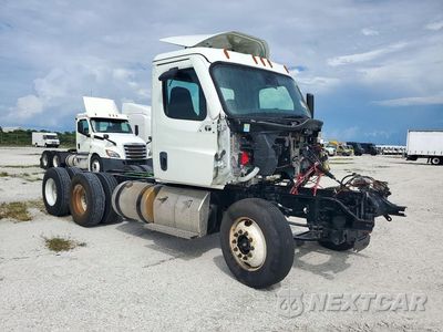 Czwarte zdjęcie samochodu z boku: 2024 FREIGHTLINER CASCADIA 126