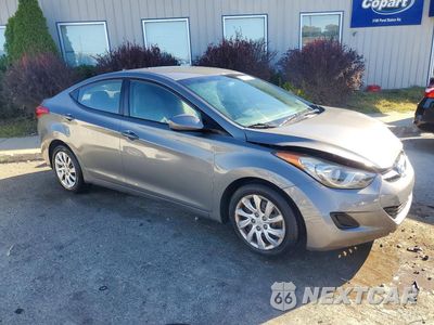 Czwarte zdjęcie samochodu z boku: 2013 HYUNDAI ELANTRA GLS VIN:5NPDH4AE8DH220961 - miniatura