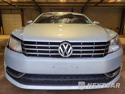 Piąte zdjęcie samochodu w środku: 2014 VOLKSWAGEN PASSAT SE VIN:1VWBT7A38EC049645 - miniatura