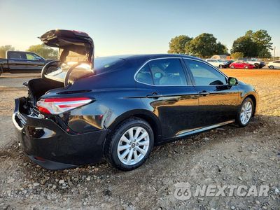 Trzecie zdjęcie samochodu z tyłu: 2018 TOYOTA CAMRY LE VIN:4T1B11HK7JU647230 - miniatura