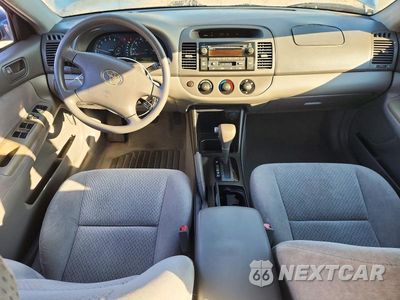 Zdjęcie 8 z 12 samochodu: 2003 TOYOTA CAMRY LE VIN:4T1BE32K13U708812 - miniatura
