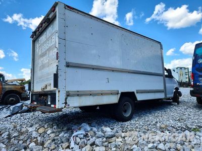 Trzecie zdjęcie samochodu z tyłu: 2004 GMC SAVANA CUTAWAY G3500 BOX TRUCK VIN:1GDHG31U941905169 - miniatura