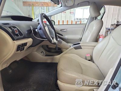 Zdjęcie 7 z 12 samochodu: 2013 TOYOTA PRIUS THREE VIN:JTDKN3DUXD1642878 - miniatura
