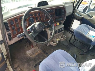 Zdjęcie 8 z 12 samochodu: 2006 MACK CXN613 SEMI TRUCK VIN:1M1AK06Y86N010072 - miniatura