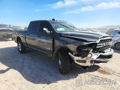 Czwarte zdjęcie samochodu z boku: 2022 RAM 2500 TRADESMAN VIN:3C6UR5CL4NG111557 - miniatura