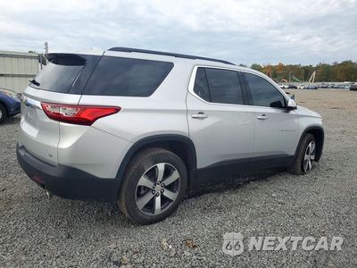 Trzecie zdjęcie samochodu z tyłu: 2021 CHEVROLET TRAVERSE LT VIN:1GNEVHKW0MJ263054 - miniatura