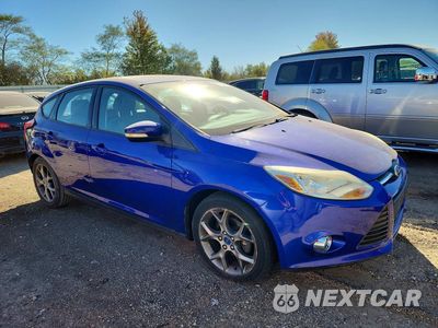 Czwarte zdjęcie samochodu z boku: 2013 FORD FOCUS SE VIN:1FADP3K21DL275514 - miniatura