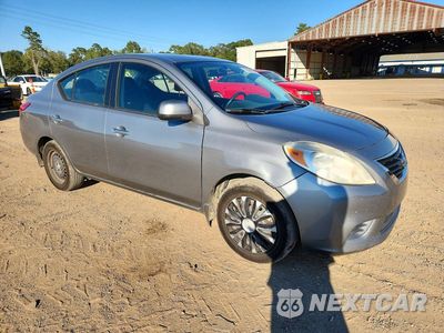 Czwarte zdjęcie samochodu z boku: 2012 NISSAN VERSA 1.6 S VIN:3N1CN7AP8CL946571 - miniatura