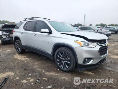 Czwarte zdjęcie samochodu z boku: 2020 CHEVROLET TRAVERSE RS VIN:1GNEVJKW3LJ308574 - miniatura