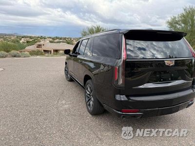 Trzecie zdjęcie samochodu z tyłu: 2021 CADILLAC ESCALADE ESV SPORT PLATINUM VIN:1GYS4RKL0MR402945 - miniatura