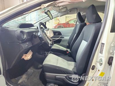 Zdjęcie 7 z 13 samochodu: 2012 TOYOTA PRIUS C TWO VIN:JTDKDTB3XC1021653 - miniatura