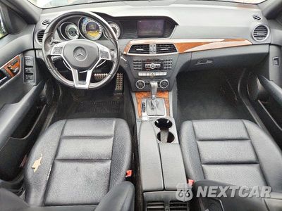 Zdjęcie 8 z 12 samochodu: 2012 MERCEDES-BENZ C 300 4MATIC VIN:WDDGF8BB6CR193352 - miniatura