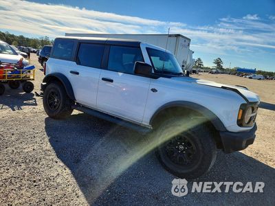 Czwarte zdjęcie samochodu z boku: 2022 FORD BRONCO BASE VIN:1FMEE5DP7NLB31682 - miniatura