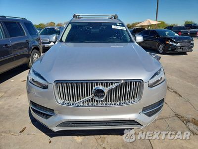 Piąte zdjęcie samochodu w środku: 2017 VOLVO XC90 T6 VIN:YV4A22PL9H1131733 - miniatura