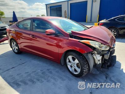Czwarte zdjęcie samochodu z boku: 2013 HYUNDAI ELANTRA GLS VIN:5NPDH4AE2DH405734 - miniatura