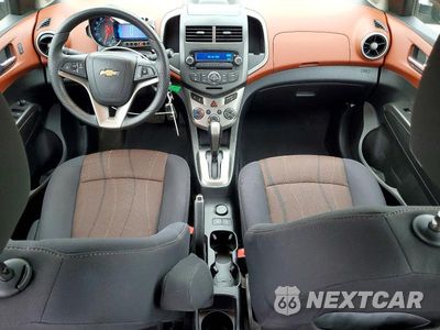 Zdjęcie 8 z 12 samochodu: 2014 CHEVROLET SONIC LT VIN:1G1JC5SG5E4100851 - miniatura
