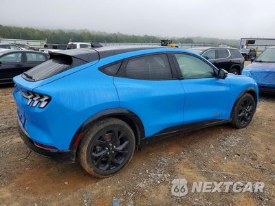 Trzecie zdjęcie samochodu z tyłu: 2023 FORD MUSTANG MACH-E PREMIUM VIN:3FMTK3SU8PMA79039 - miniatura