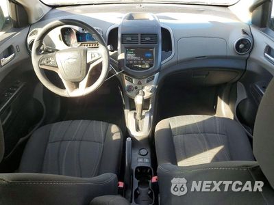 Zdjęcie 8 z 12 samochodu: 2014 CHEVROLET SONIC LT VIN:1G1JC5SH8E4153858 - miniatura