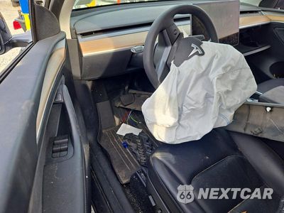 Zdjęcie 8 z 13 samochodu: 2023 TESLA MODEL Y VIN:7SAYGAEE5PF842615 - miniatura