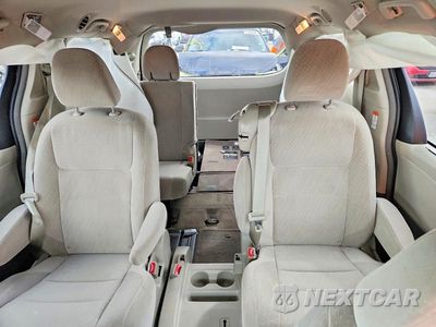 Zdjęcie 10 z 13 samochodu: 2017 TOYOTA SIENNA LE VIN:5TDKZ3DC2HS826541 - miniatura