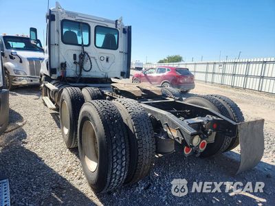Drugie zdjęcie samochodu z przodu: 2019 FREIGHTLINER CASCADIA 1 - SEMI TRUCK VIN:3AKJHTDV4KSKP8256 - miniatura