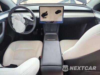 Zdjęcie 8 z 12 samochodu: 2025 TESLA MODEL Y VIN:7SAYGDED4SF232514 - miniatura