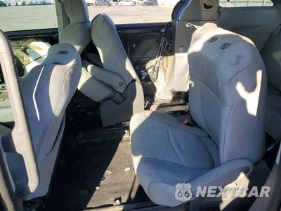 Zdjęcie 11 z 14 samochodu: 2020 TOYOTA SIENNA LE VIN:5TDKRKEC1RS202000 - miniatura