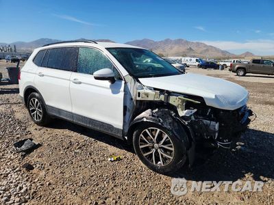 Czwarte zdjęcie samochodu z boku: 2019 VOLKSWAGEN TIGUAN SE VIN:3VV2B7AX8KM160331 - miniatura