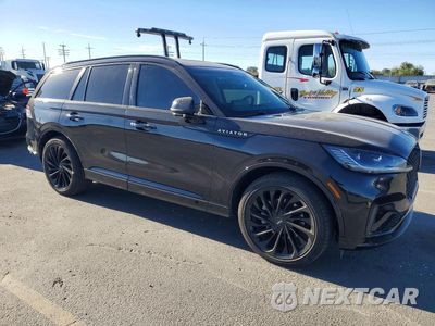 Czwarte zdjęcie samochodu z boku: 2025 LINCOLN AVIATOR RESERVE VIN:5LM5J7XC7SGL28062 - miniatura