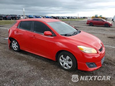 Czwarte zdjęcie samochodu z boku: 2010 TOYOTA MATRIX BASE VIN:2T1KU4EE5AC292731 - miniatura