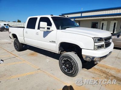 Czwarte zdjęcie samochodu z boku: 2006 CHEVROLET SILVERADO K2500 HEAVY DUTY VIN:1GCHK23216F102662 - miniatura