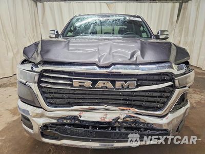 Piąte zdjęcie samochodu w środku: 2026 RAM 1500 LARAMIE VIN:3C6SRFJP3T4176708 - miniatura