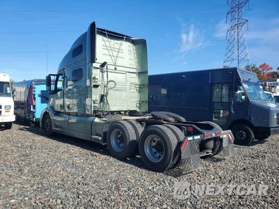 Drugie zdjęcie samochodu z przodu: 2020 VOLVO VNL SEMI TRUCK VIN:4V4NC9EH5LN226885 - miniatura