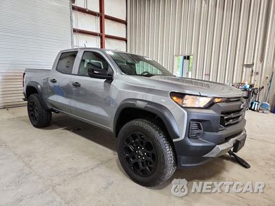 Czwarte zdjęcie samochodu z boku: 2026 CHEVROLET COLORADO TRAIL BOSS VIN:1GCPTEEK4T1230619 - miniatura