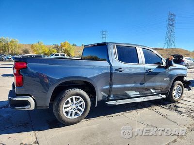 Trzecie zdjęcie samochodu z tyłu: 2019 CHEVROLET SILVERADO K1500 LT VIN:3GCUYDED4KG170115 - miniatura