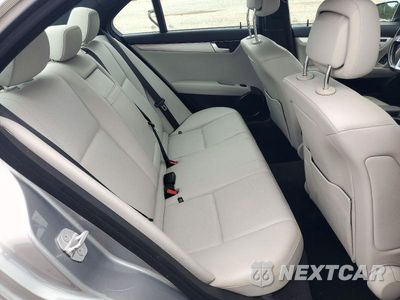Zdjęcie 10 z 12 samochodu: 2012 MERCEDES-BENZ C 250 VIN:WDDGF4HB9CA724185 - miniatura