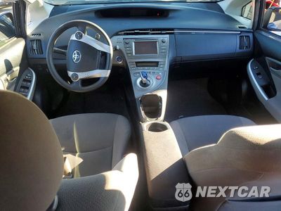 Zdjęcie 8 z 12 samochodu: 2015 TOYOTA PRIUS TWO VIN:JTDKN3DU5F1958661 - miniatura