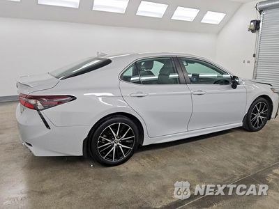 Trzecie zdjęcie samochodu z tyłu: 2022 TOYOTA CAMRY SE VIN:4T1T11AK2NU046344 - miniatura