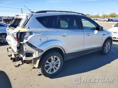 Trzecie zdjęcie samochodu z tyłu: 2018 FORD ESCAPE SE VIN:1FMCU9GD2JUB13243 - miniatura