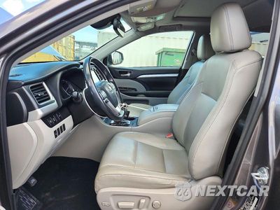 Zdjęcie 7 z 14 samochodu: 2018 TOYOTA HIGHLANDER XLE VIN:5TDKZRFH7JS271040 - miniatura