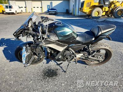 Trzecie zdjęcie samochodu z tyłu: 2025 KAWASAKI EX650 P VIN:ML5EXEP16SDAE7891 - miniatura