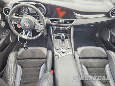 Zdjęcie 8 z 13 samochodu: 2018 ALFA ROMEO GIULIA QUADRIFOGLIO VIN:ZARFAEAV9J7584069 - miniatura