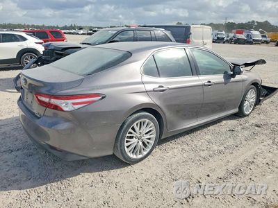 Trzecie zdjęcie samochodu z tyłu: 2018 TOYOTA CAMRY HYBRID XLE VIN:4T1B21HK2JU504845 - miniatura