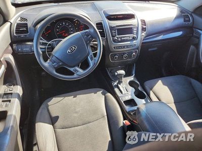 Zdjęcie 8 z 13 samochodu: 2015 KIA SORENTO LX VIN:5XYKT3A60FG608611 - miniatura