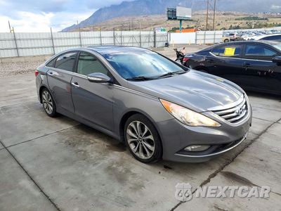 Czwarte zdjęcie samochodu z boku: 2014 HYUNDAI SONATA SE VIN:5NPEC4AC5EH883746 - miniatura