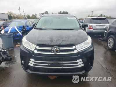 Piąte zdjęcie samochodu w środku: 2018 TOYOTA HIGHLANDER XLE VIN:5TDJZRFH6JS545159 - miniatura