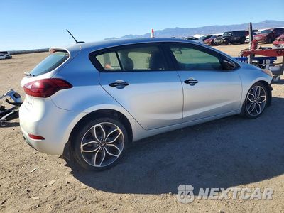 Trzecie zdjęcie samochodu z tyłu: 2014 KIA FORTE5 SX VIN:KNAFZ5A33E5199770 - miniatura