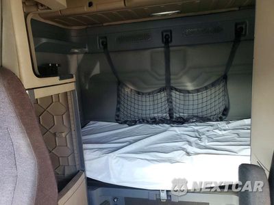 Zdjęcie 10 z 14 samochodu: 2016 FREIGHTLINER CASCADIA 125 SEMI TRUCK VIN:3AKJGLDVXGSGU6078 - miniatura