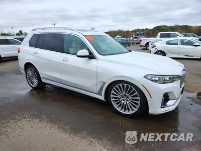 Czwarte zdjęcie samochodu z boku: 2021 BMW X7 XDRIVE40I VIN:5UXCW2C0XM9H21402 - miniatura