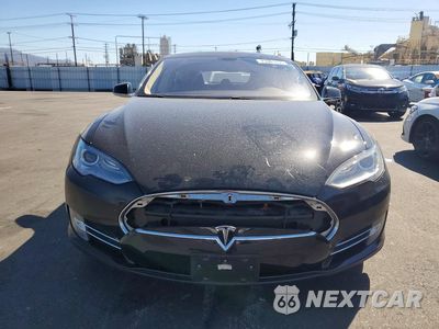 Piąte zdjęcie samochodu w środku: 2014 TESLA MODEL S VIN:5YJSA1H11EFP44823 - miniatura